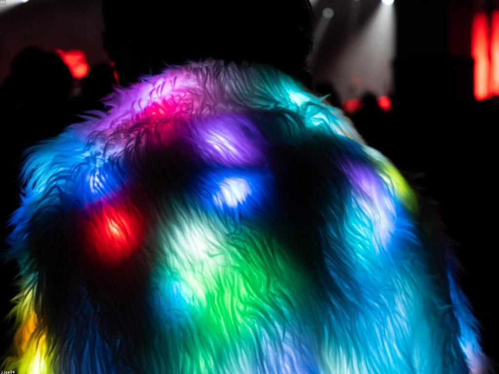 ព្រឹត្តិការណ៍ស្លុត: ការប្រមើលនិងការលេងមហោស្រព