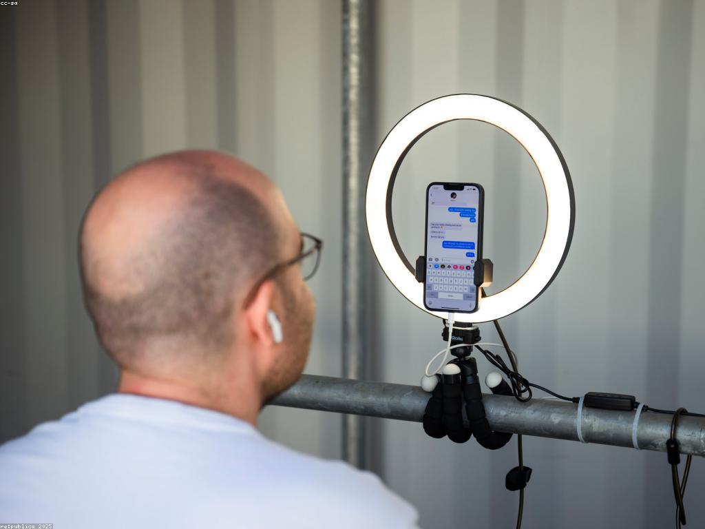 ព្រឹត្តិការណ៍ស្លុត - ការជួបប្រទះនៃវិបត្តិក្នុងសង្គម