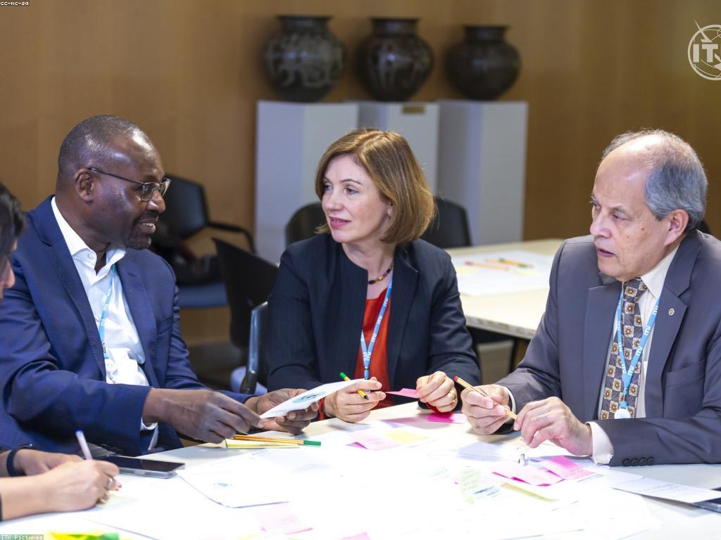 ការយល់ដឹងអំពីព្រឹត្តិការណ៍ស្លុត: ការលេង និងការអភិវឌ្ឍ